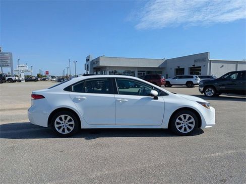 Used 2023 Toyota Corolla LE image 2