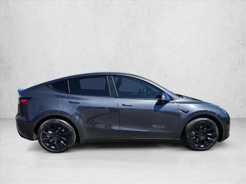 Used 2024 Tesla Model Y Long Range AWD/4WD image 4