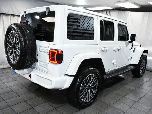 Used 2022 Jeep Wrangler Unlimited Sahara image 6