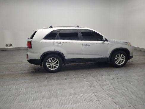 Used 2015 Kia Sorento LX image 10