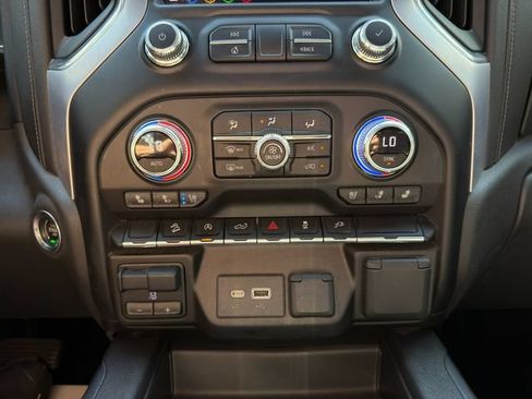 Used 2021 GMC Sierra 1500 SLT w/ SLT Premium Package AWD/4WD image 27