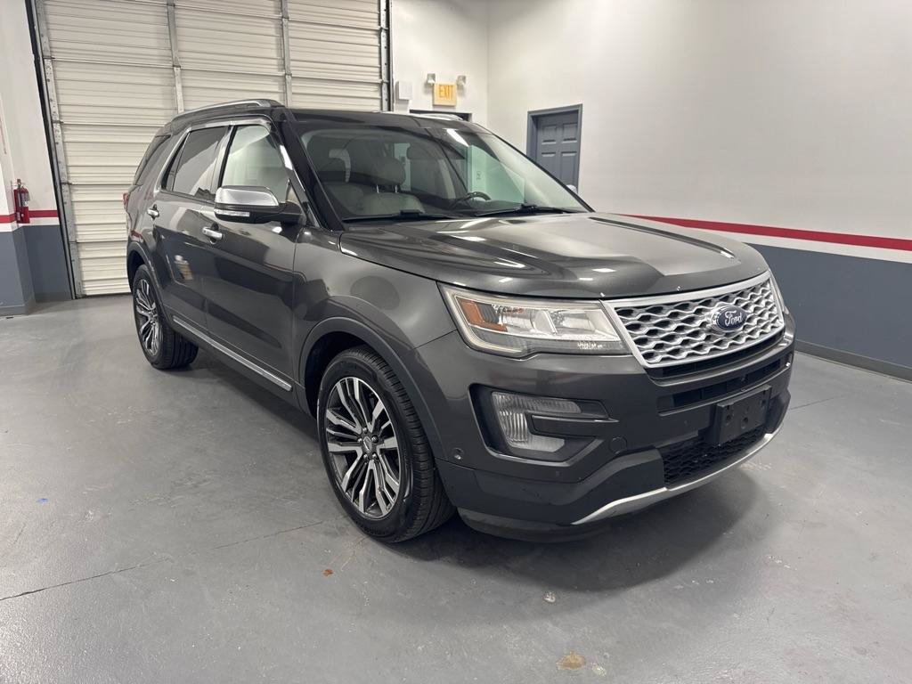 Used 2017 Ford Explorer Platinum AWD/4WD image 2