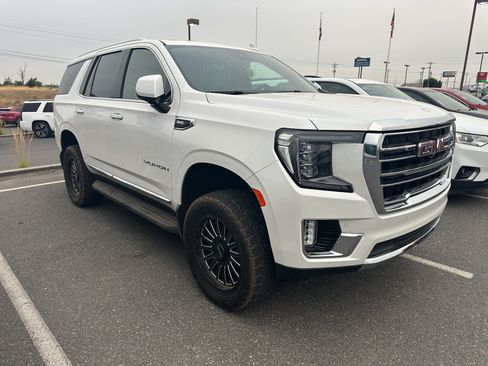 Used 2024 GMC Yukon SLT w/ SLT Luxury Package AWD/4WD image 1