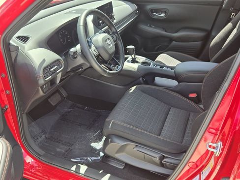 Used 2025 Honda HR-V Sport image 11