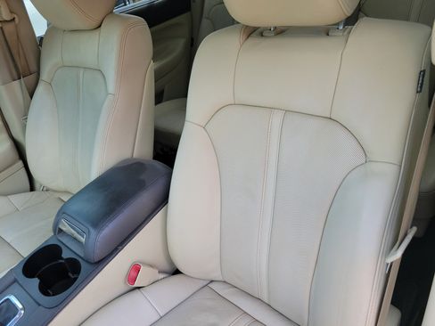 Used 2019 Lincoln MKT AWD image 7