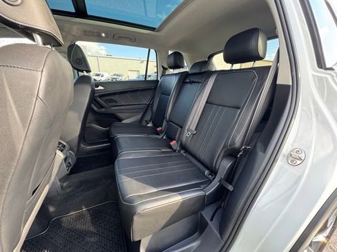 Certified 2022 Volkswagen Tiguan SE w/ Panoramic Sunroof Package image 10