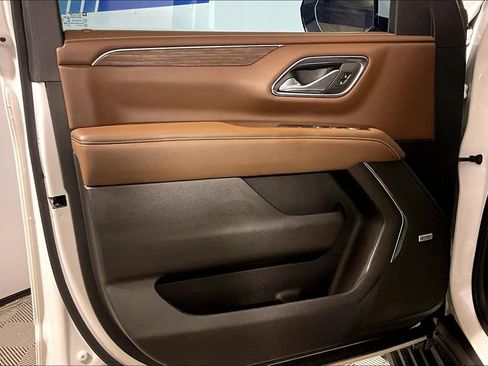 Used 2023 Chevrolet Suburban High Country AWD/4WD image 18