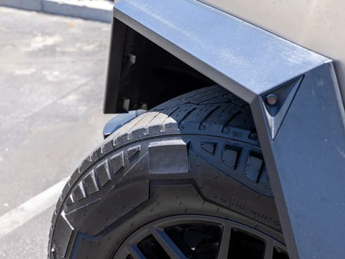 Used 2024 Tesla Cybertruck AWD Crew Cab image 7