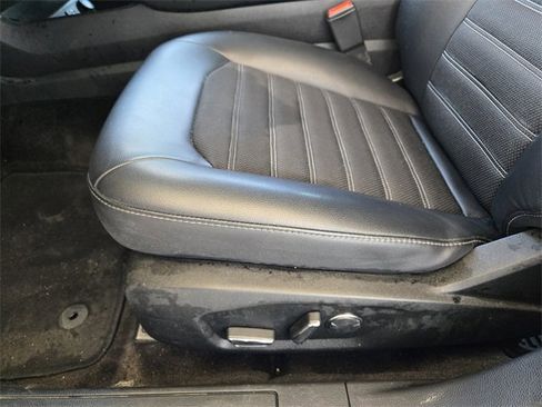 Used 2018 Ford Fusion SE w/ Equipment Group 201A image 25