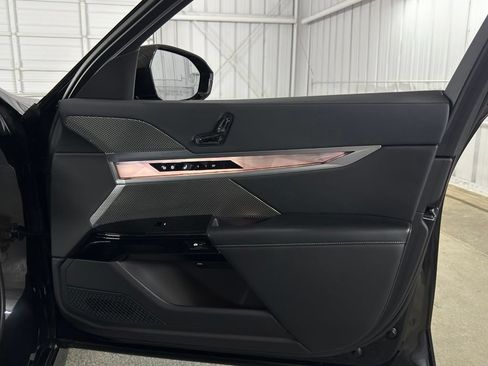 Used 2023 BMW i7 xDrive60 AWD/4WD image 32