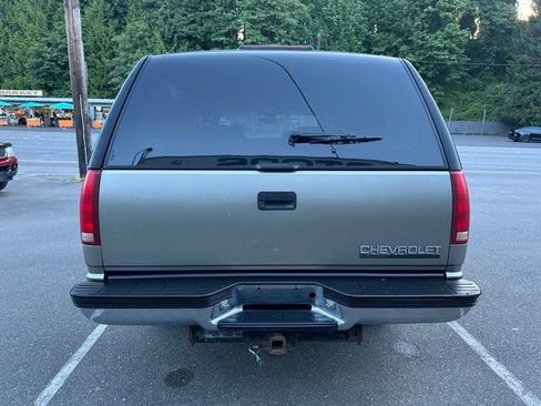 Used 1999 Chevrolet Suburban 4WD image 6