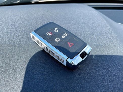 Used 2025 Land Rover Discovery Sport S image 14