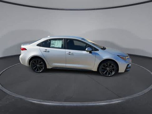 Used 2026 Toyota Corolla SE image 9
