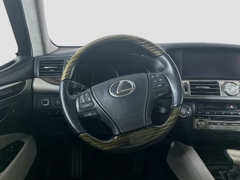 Used 2017 Lexus LS 460 w/ Ultra Luxury Package RWD image 18