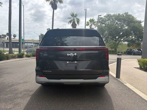 Used 2025 Kia Carnival FWD image 4