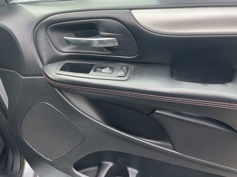 Used 2019 Dodge Grand Caravan GT image 24