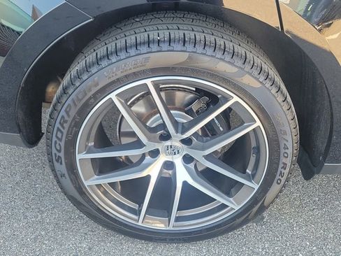 Certified 2025 Porsche Macan AWD/4WD image 14