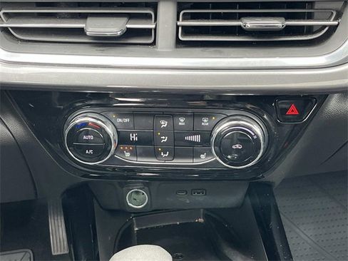 Used 2024 Chevrolet Trax ACTIV w/ Sunroof Package image 15