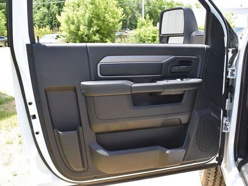 New 2024 RAM 2500 Tradesman w/ Chrome Appearance Group image 15