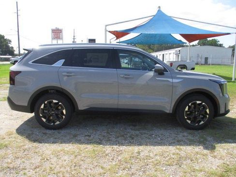 New 2025 Kia Sorento S w/ Panoramic Sunroof Package image 2
