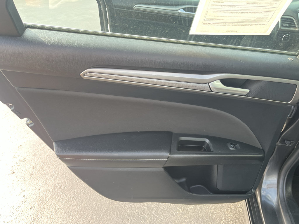 Used 2018 Ford Fusion SE FWD image 32
