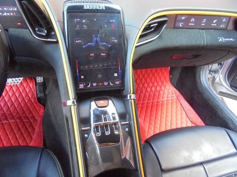 Used 2021 Ferrari Roma RWD image 16
