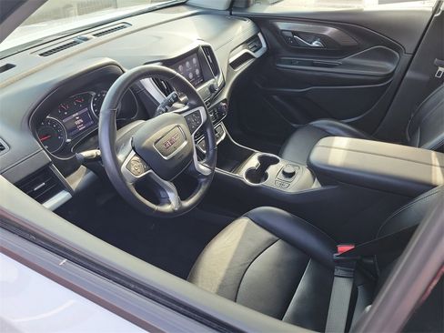 Used 2022 GMC Terrain SLT image 3
