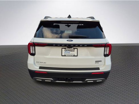 Used 2025 Ford Explorer Active w/ Active Comfort Package image 6