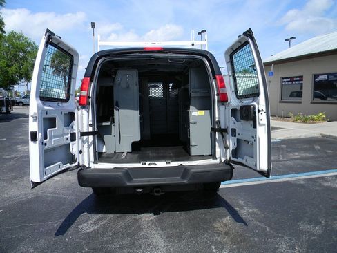 Used 2015 Chevrolet Express 2500 RWD image 8
