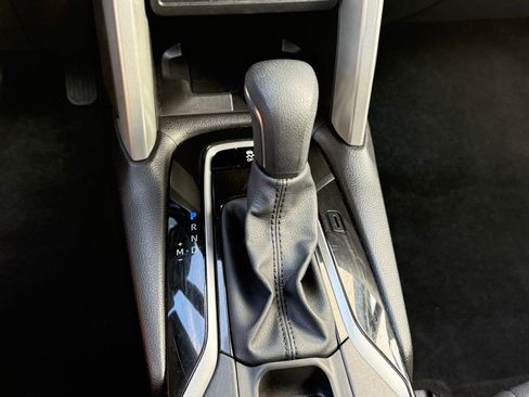 Used 2025 Toyota Corolla Cross LE image 18