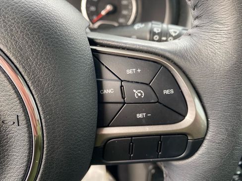 Used 2022 Jeep Renegade Latitude w/ Convenience Group AWD/4WD image 11