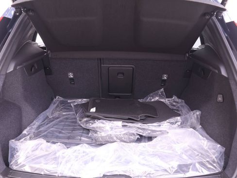 New 2026 Volvo XC40 B5 Plus w/ Protection Package Premier image 19