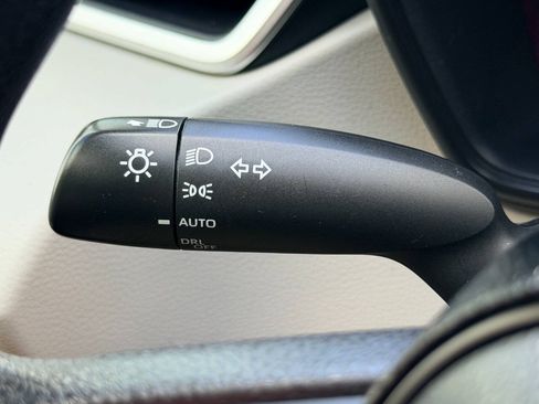 Used 2021 Toyota Corolla LE FWD image 28
