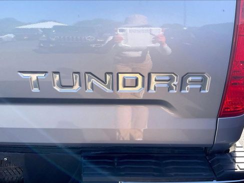 Used 2018 Toyota Tundra SR5 w/ SR5 Upgrade Package AWD/4WD image 4