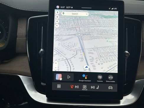 Used 2025 Volvo XC90 B5 Plus image 22