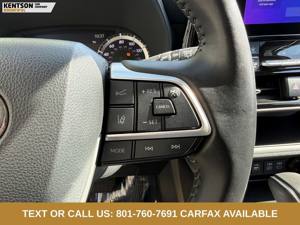 Used 2025 Toyota Highlander LE AWD/4WD image 16