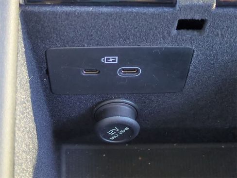 New 2025 Volvo XC90 B5 Plus w/ Protection Package Premier image 31