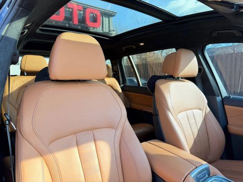 Used 2022 BMW X7 M50i w/ Executive Package image 34