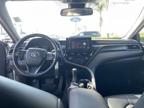 Used 2022 Toyota Camry SE image 18