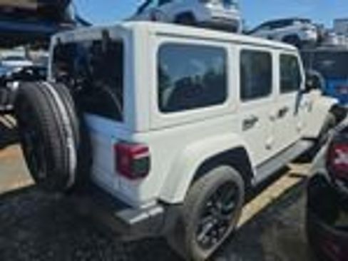 Used 2022 Jeep Wrangler Unlimited Sahara w/ Cold Weather Group AWD/4WD image 9