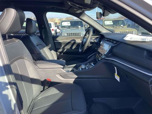 New 2026 Jeep Grand Cherokee Limited AWD/4WD image 13
