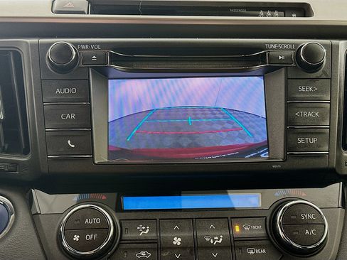 Used 2018 Toyota RAV4 LE image 21