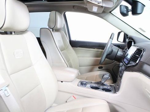Used 2019 Jeep Grand Cherokee Overland image 11