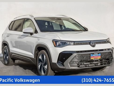 New 2026 Volkswagen Taos SE AWD/4WD image 1