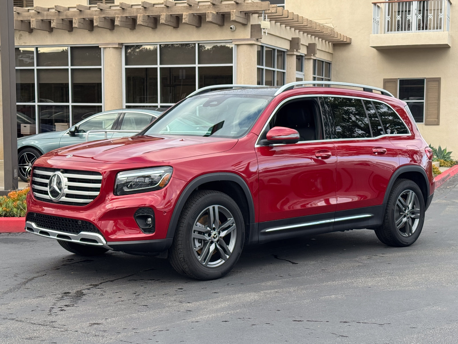 Used 2026 Mercedes-Benz GLB 250 image 4