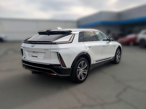 Certified 2025 Cadillac Lyriq Luxury image 4