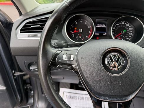 Used 2018 Volkswagen Tiguan SE AWD/4WD image 58