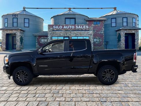 Used 2020 GMC Canyon SLE w/ Elevation Edition image 2