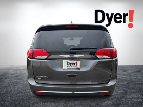 Used 2019 Chrysler Pacifica Touring-L FWD image 6