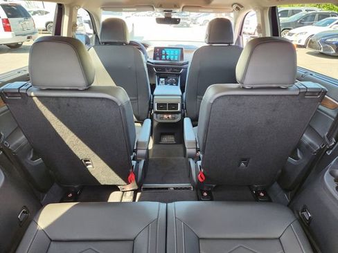 Used 2024 Volkswagen Atlas SE image 18